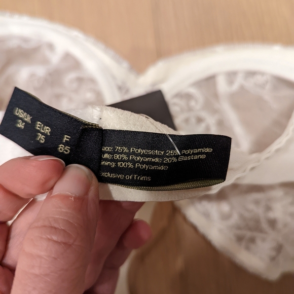 Elegant White Lace Bra - Picture 8 of 10